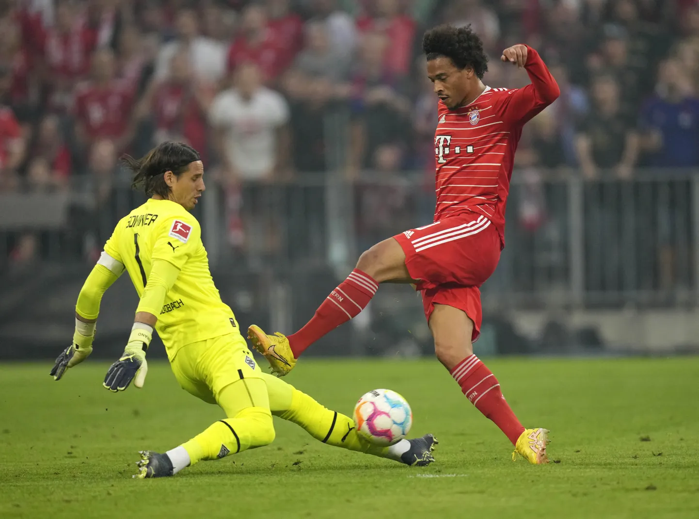 Yann Sommer (vasakul) tegi Bayerni vastu rekordilised 19 tõrjet.