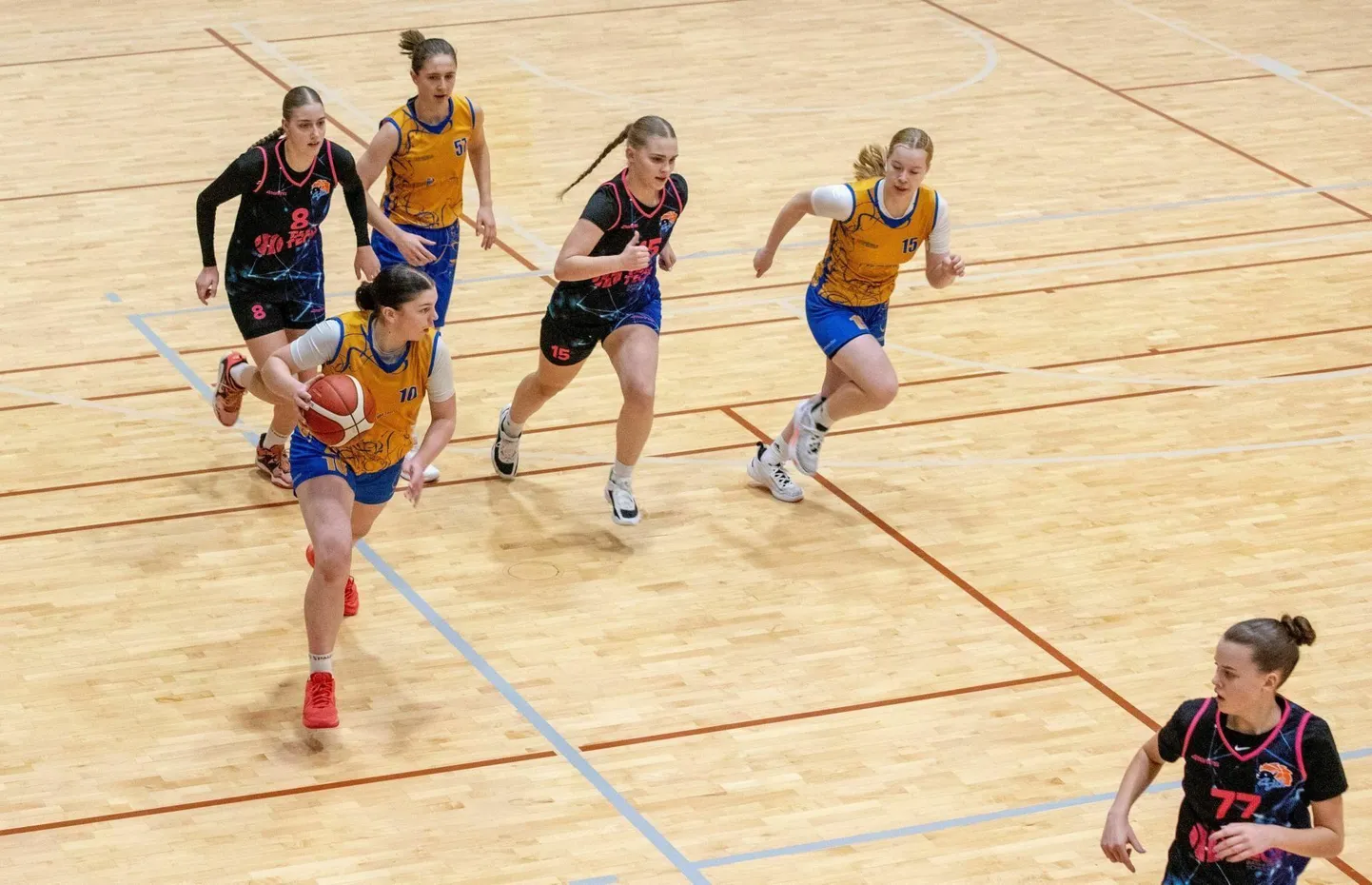 Jessica Ristimets (palliga) tõusis taas Pärnu naiskonna resultatiivseimaks.