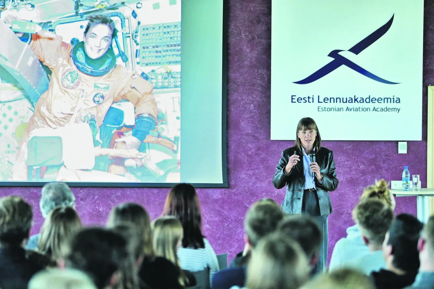 Astronaut Heidemarie M. Stefanyshyn-Piper pidi kandideerima kaks korda NASA kosmoseprogrammi, et saada valituks. Mõned astronaudid on tema väitel ka kuni viis korda kandideerinud.