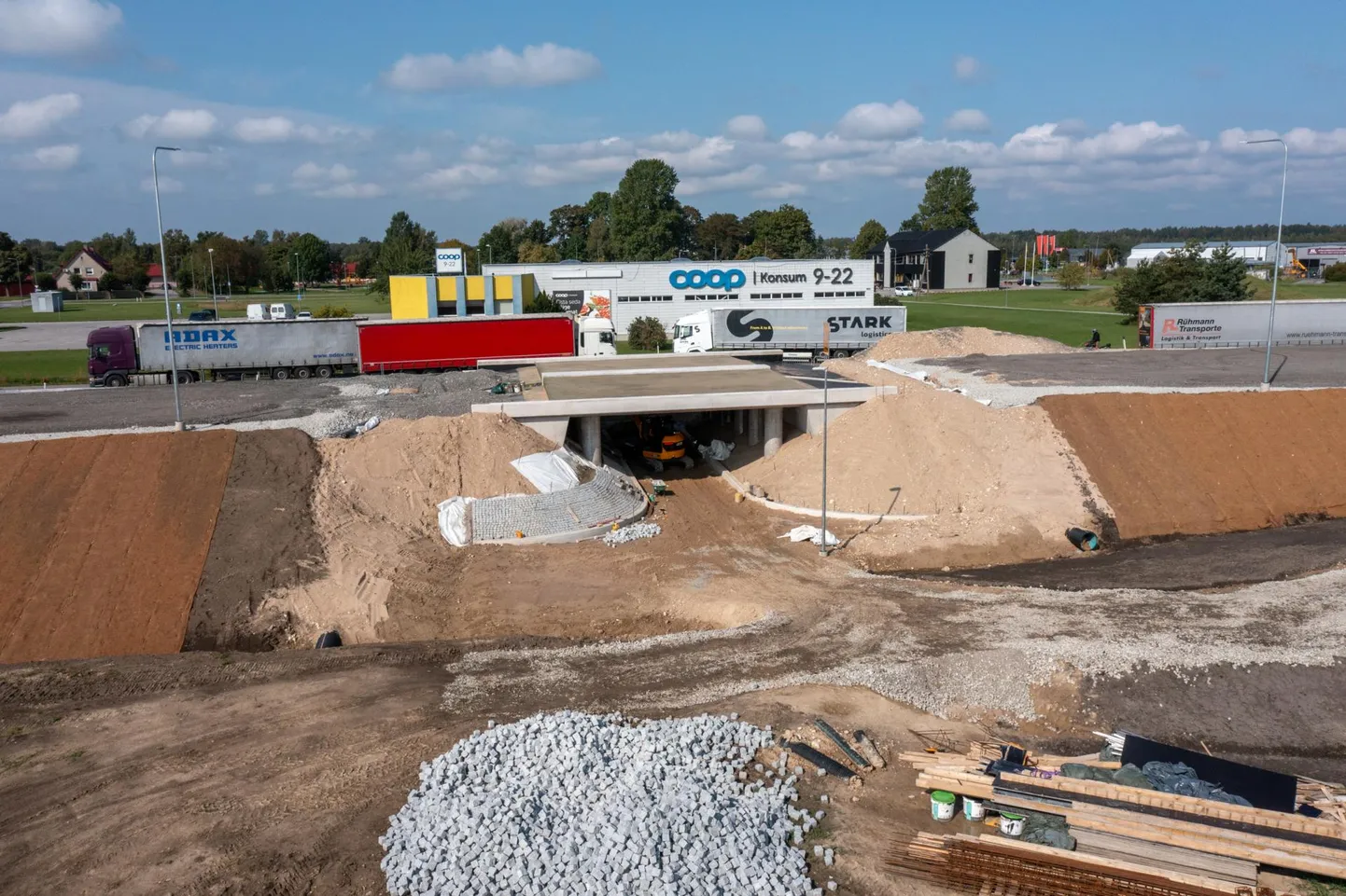 Suve algul oldi tunneli ehitusega graafikust&nbsp;ees, kuid kõik ei sujunud ühtlaselt ladusalt.