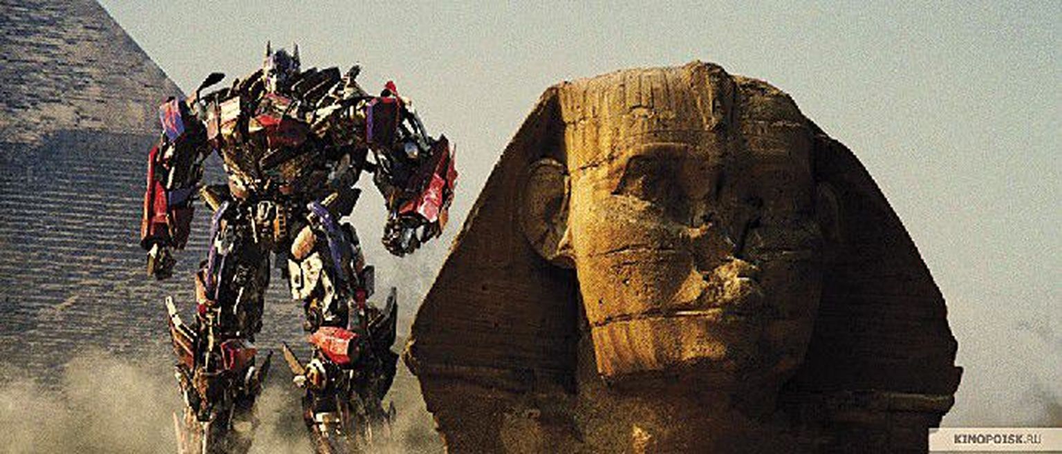 Полем битвы в новых «Трансформерах» становится Египетская пустыня со всеми своими историческими памятниками.