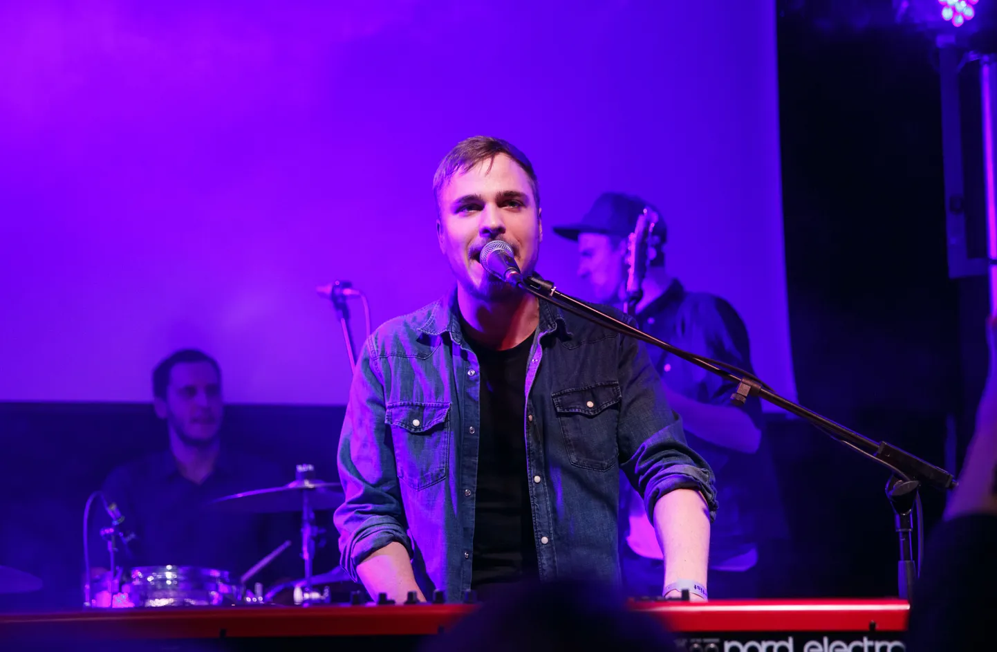 Tallinn Music Week. Kontsert kinos Sinilind. Laval on ansambel Põhja Konn