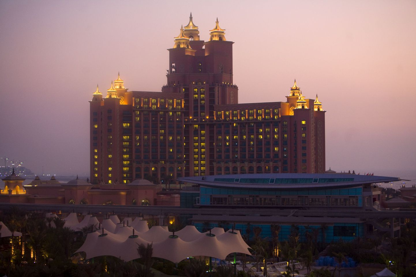 Hotell Atlantis ühel Dubai kunstlikest palmisaartest.