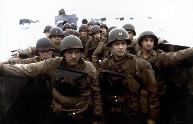 Kaader filmist «Reamees Ryani päästmine». Esiplaanil Tom Sizemore ja Tom Hanks