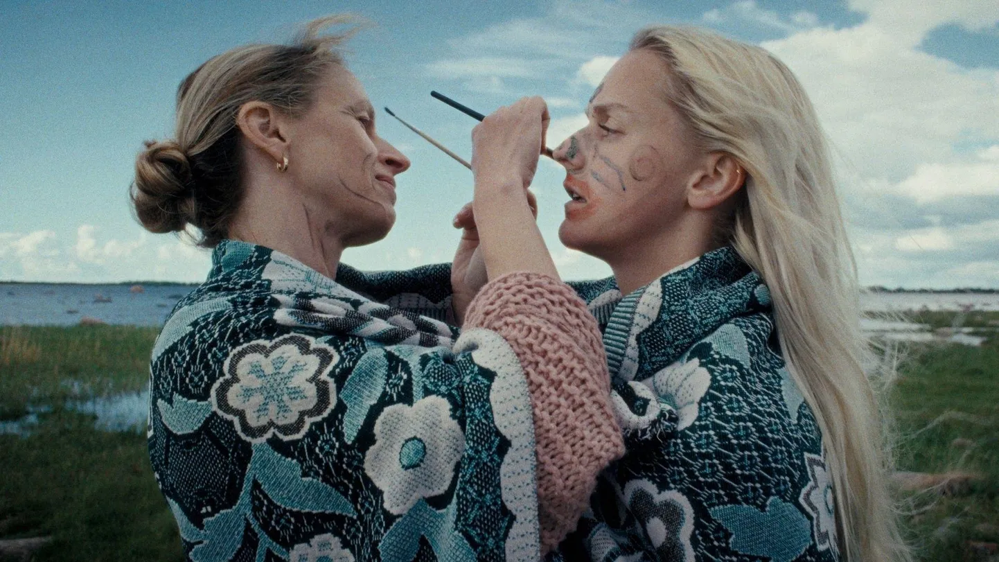 Eva Koldits ja Helena Lotman Eeva Mägi esimeses mängufilmis «Mo Mamma».