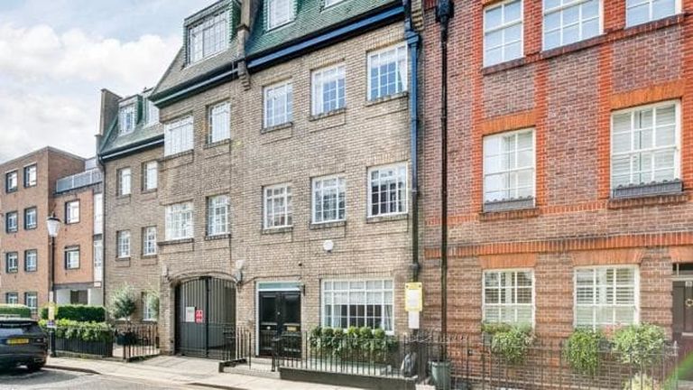 Catherine ja Pippa Middletoni kunagine Londoni kodu asus selles majas (keskel)