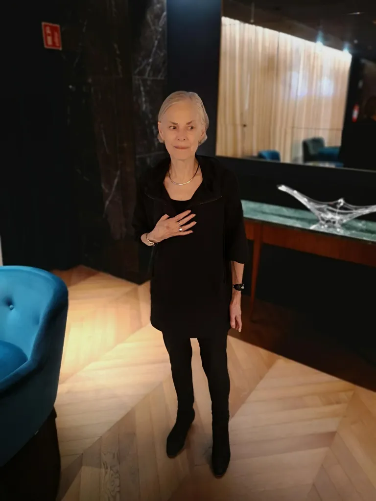Lucinda Childsi jaoks ei ole selge narratiivita suurteosed midagi uut: koos Robert Wilsoniga on loodud ka suurteos «Einstein on the Beach».