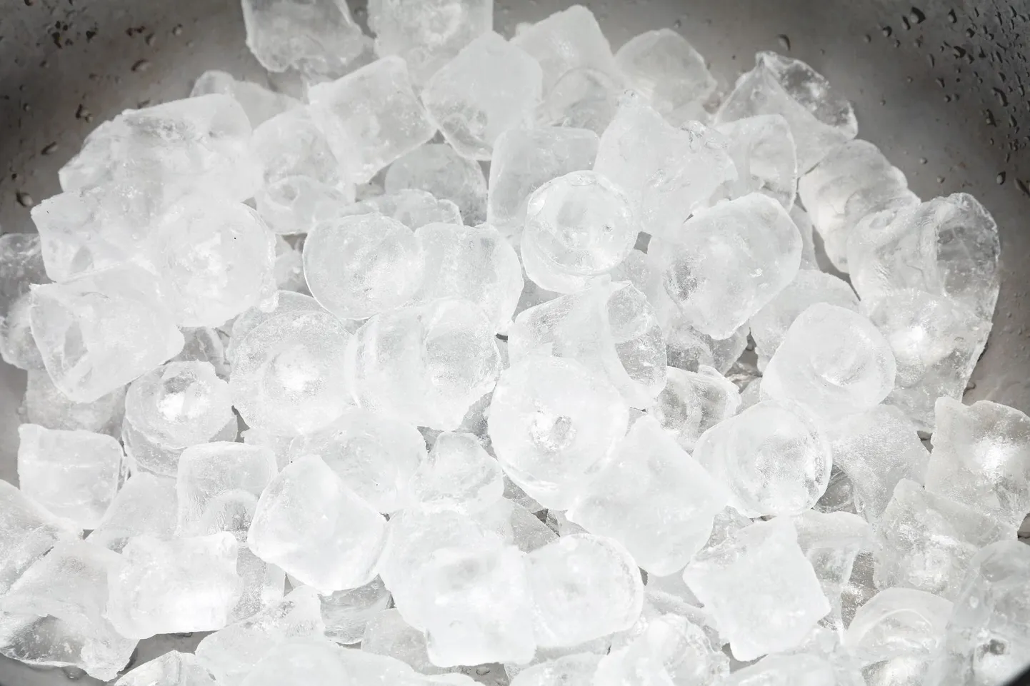 Jäise vee pähekallamine muutis inimesed emotsionaalseks.