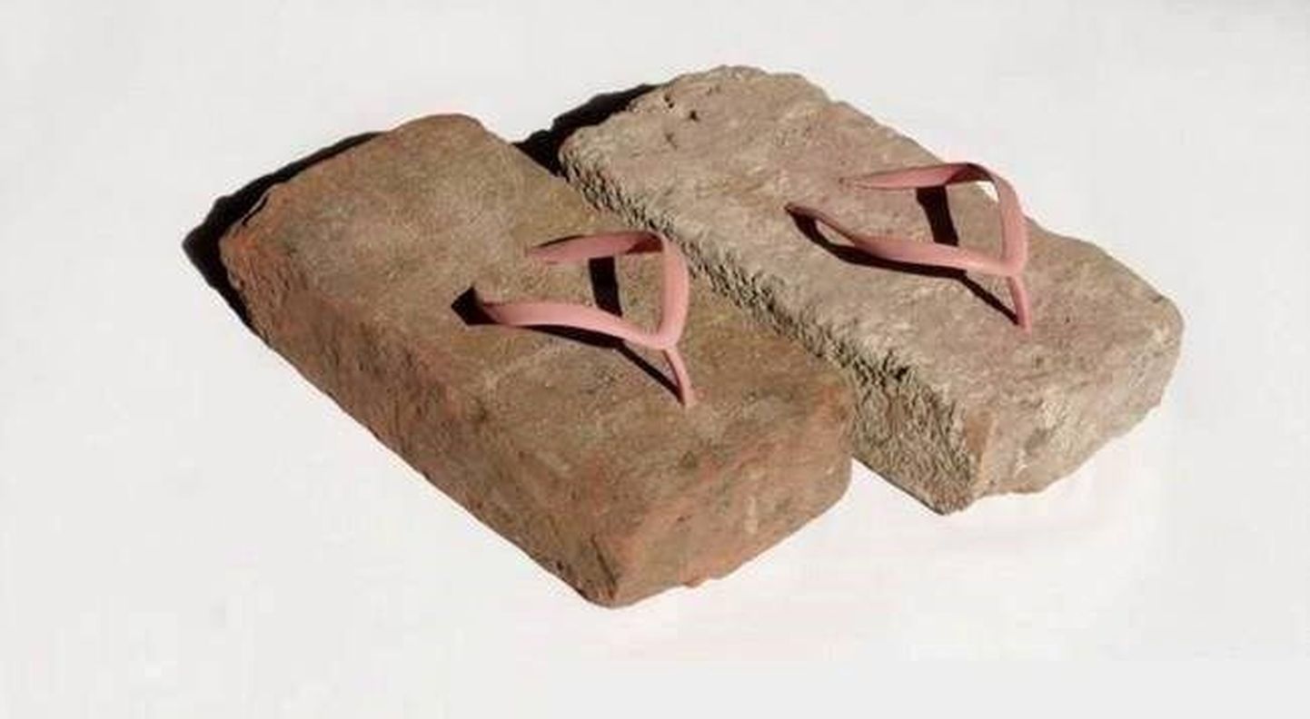Lugeja on ülakorruse naabriga hädas: müdistamise järgi võiks arvata, et too kannab kivist kingi.