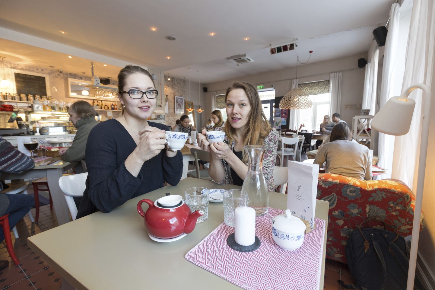 Kohviku tegevjuhina on vaheldumisi töötanud Triin Paavo (vasakul) ja Gea Melin. Praegu on kohvik taas emapuhkuselt naasnud Paavo kätes.