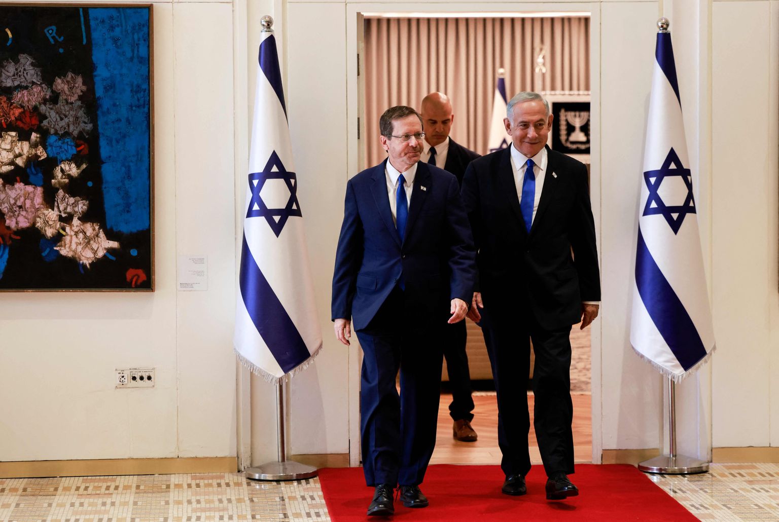 Iisraeli president Isaac Herzog (vasakul) ja uut valitsust koostama asuv Likudi partei esimees Benjamin Netanyahu.