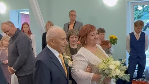 FOTO ⟩ Andres Sõnajala isa abiellus uuesti, kuid ema haud kasvab rohtu