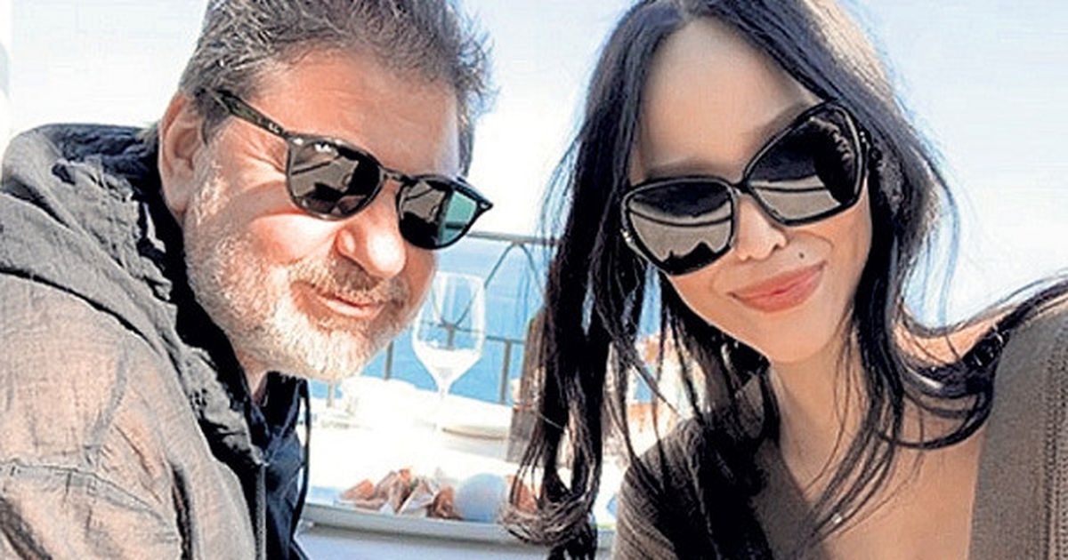 Жена Александра Цекало засветила упругую грудь в прозрачной футболке