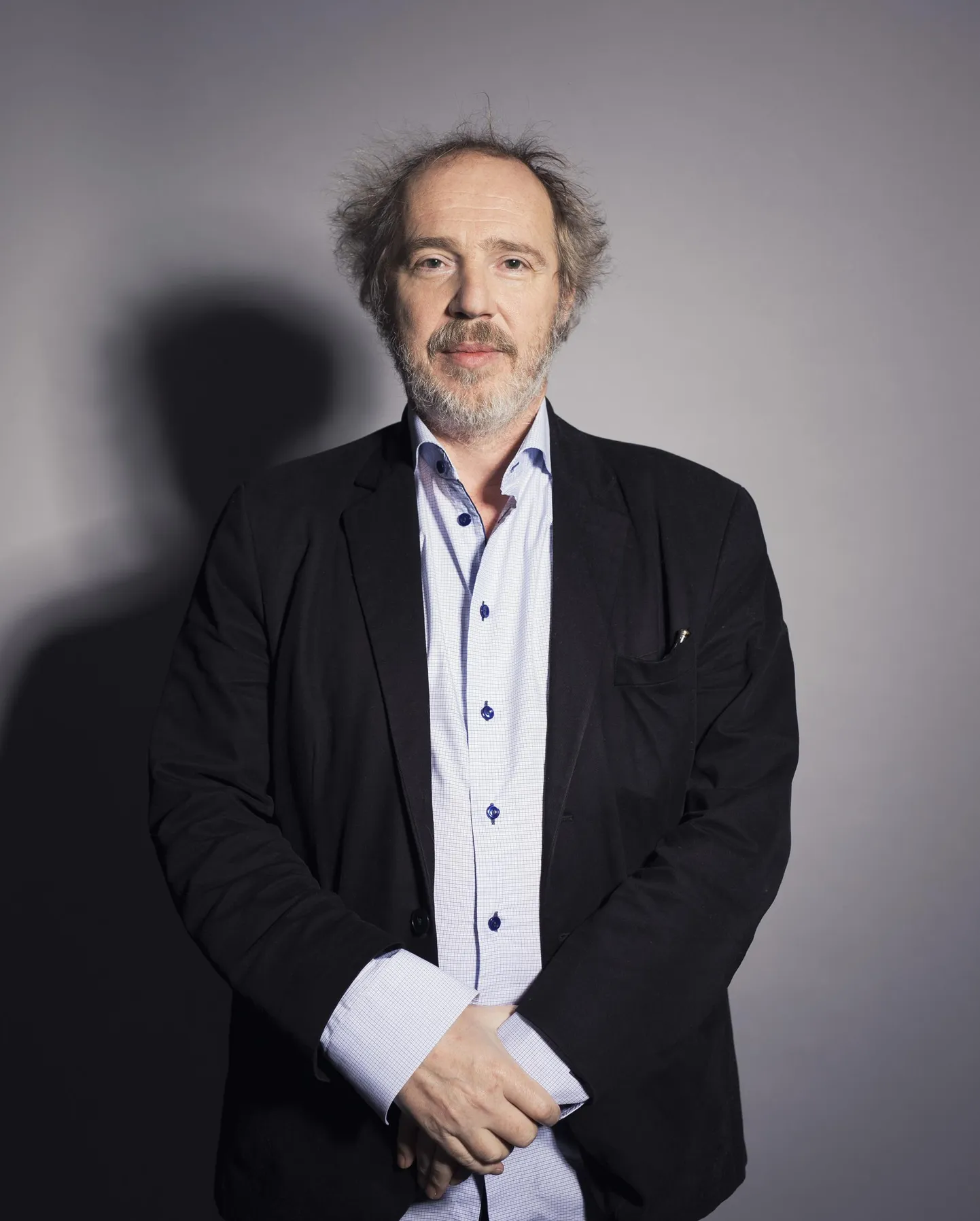 «Mind paelub eelkõige just see periood meie ajaloost, mil Euroopa oli kaheks jaotatud», ütleb Prantsuse filmirežissöör Arnaud Desplechin, kes on teema servapidi toonud sisse ka oma uude filmi «Pettus».