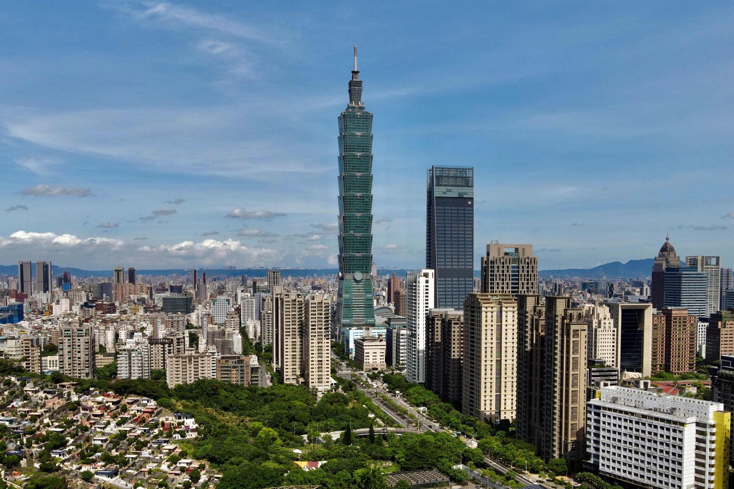 Taiwani pealinnas Taipeis asuv 508 meetri kõrgune pilvelõhkuja, mis oli 2004-2010 maailma kõrgeim ehitis, praegu 11. kohal. 16. juulil, 2021.