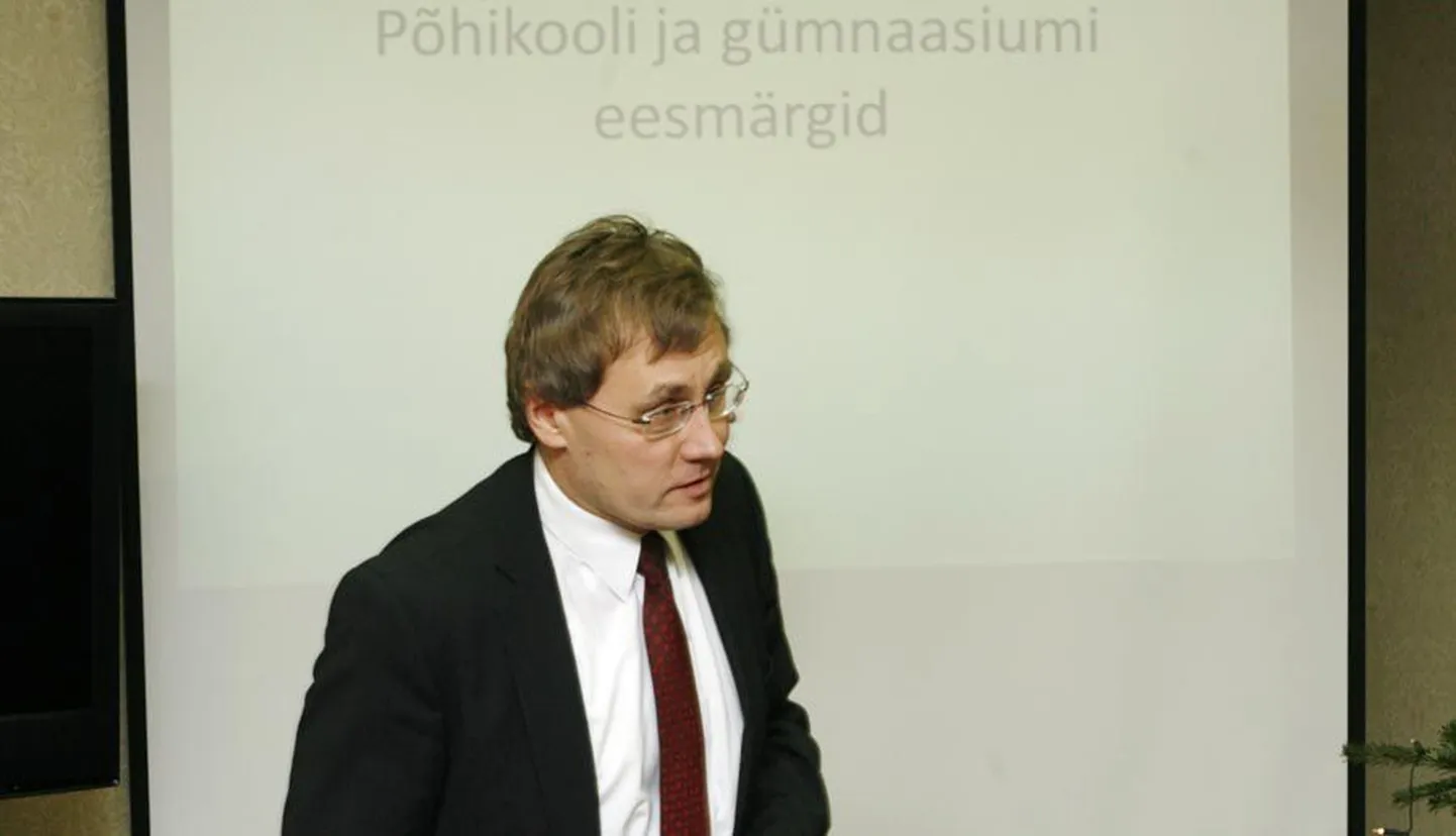 Minister Tõnis Lukas leidis, et uus gümnaasium suudab hariduse kvaliteedis vastu astuda ka eliitkoolidele.