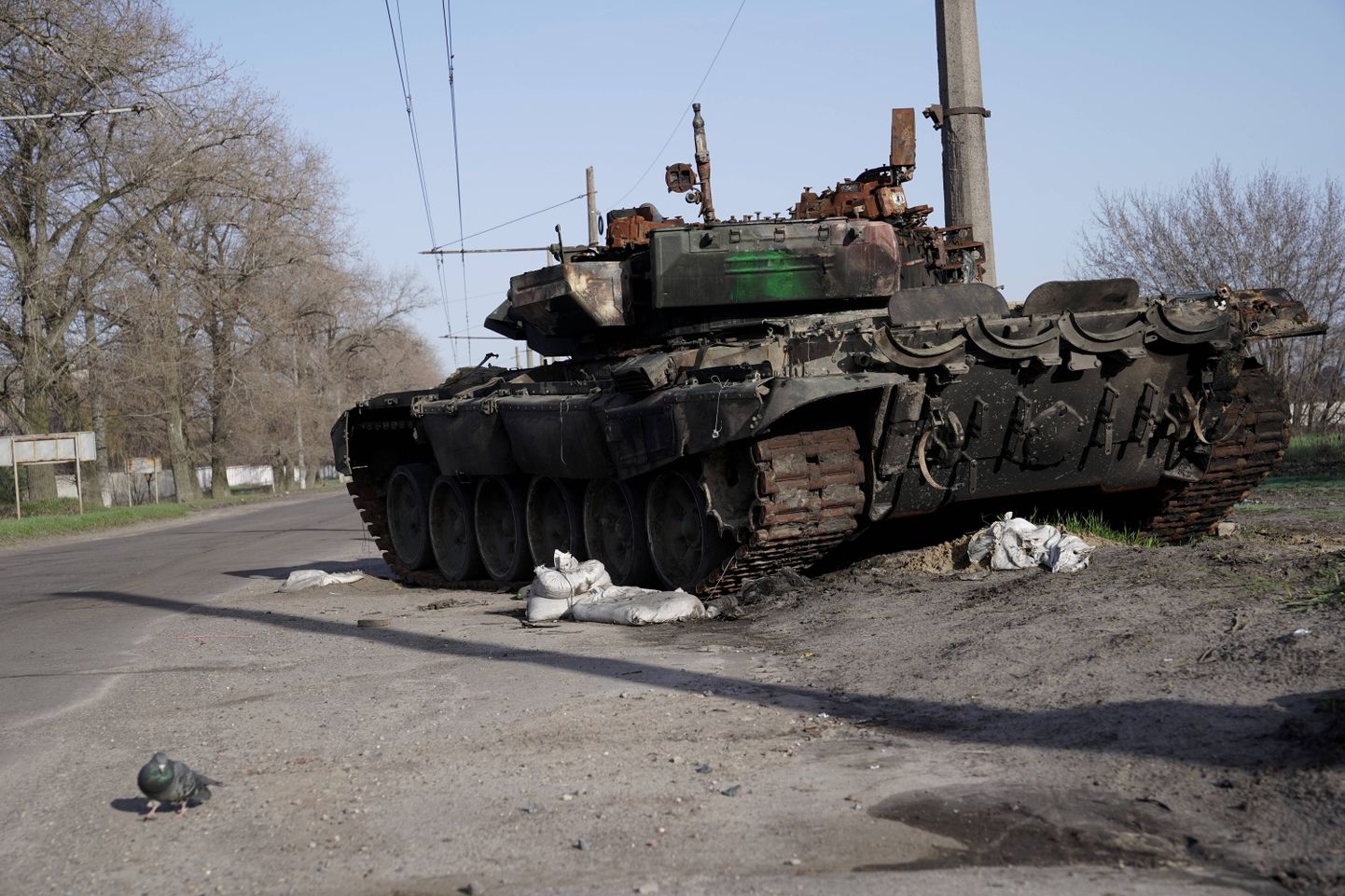 Ukraina üksuste poolt hävitatud Vene tank 15. aprillil 2022 Sumõs
