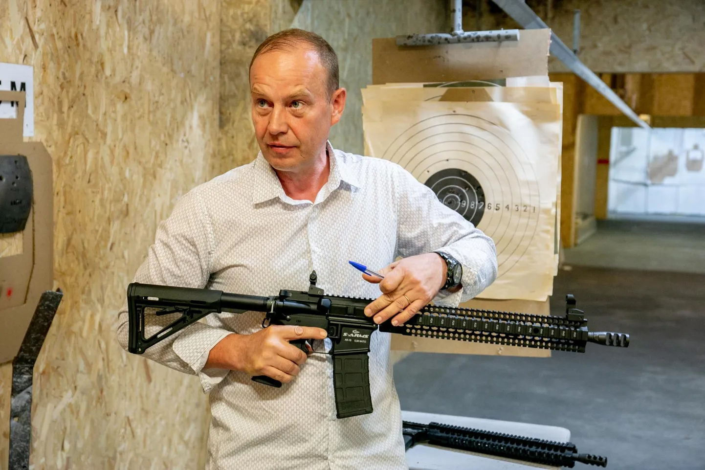 S-Arms AR-15 on valmistatud Vietnami sõja aegse Colt AR-15 analoogina.