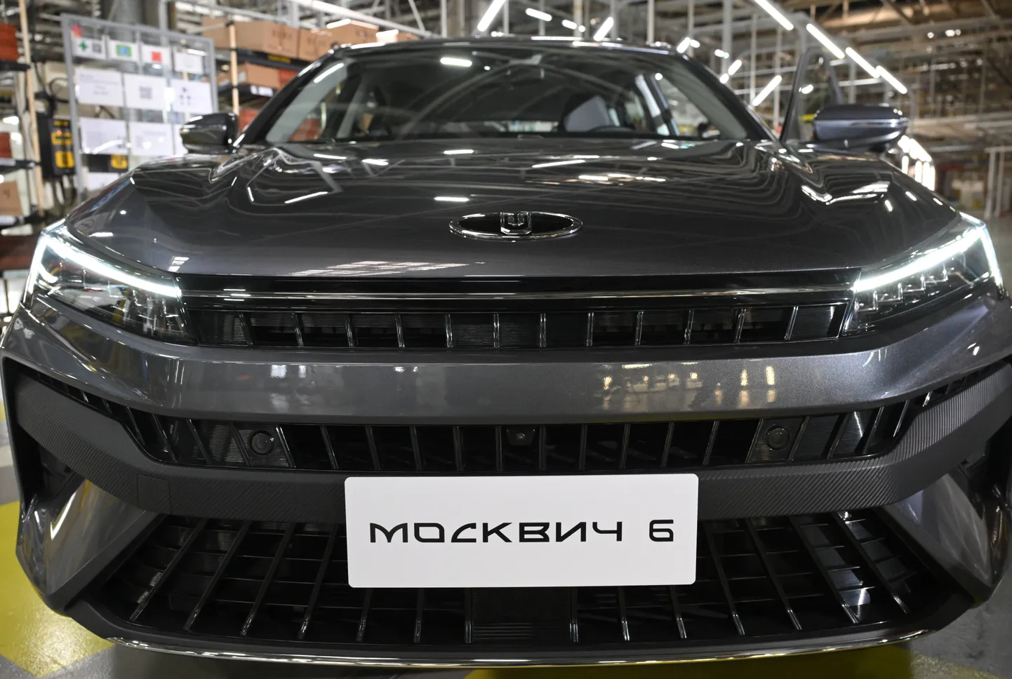 Автомобиль "Москвич 6" во время церемонии запуска серийной сборки этой китайской машины в Москве, сентябрь 2023 года.