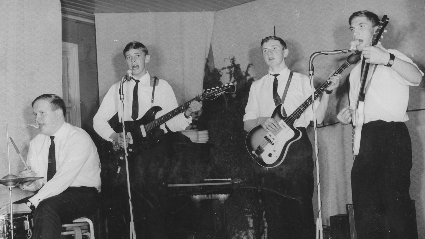 ALFA 1968: (Vasakult) Peeter Juditski, Kalev Kõnn, Ants Rand ja Jüri Rüütel Leisi koolis rajooni abiturientide ballil.