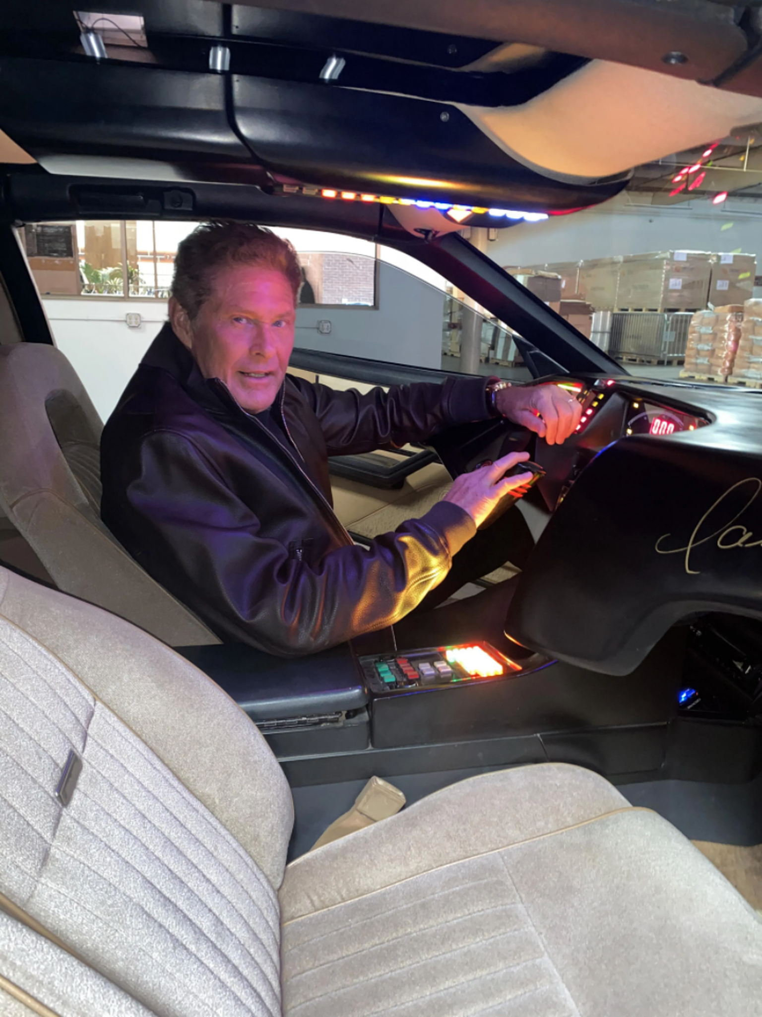 David Hasselhoff pani oksjonile oma isikliku KITTi.