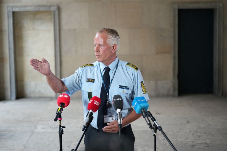 Kopenhaageni politseijuht Søren Thomassen pressikonverentsil pärast 3. juulil 2022 Taani pealinnas Kopenhaagenis ostukeskuses aset leidnud tulistamist