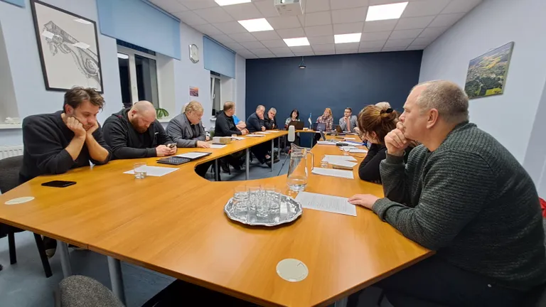 Antsla volikogu on Mõniste piirkonna külade liitmise osas kõhklema löönud. Lõplik otsustamine seisab veel ees.