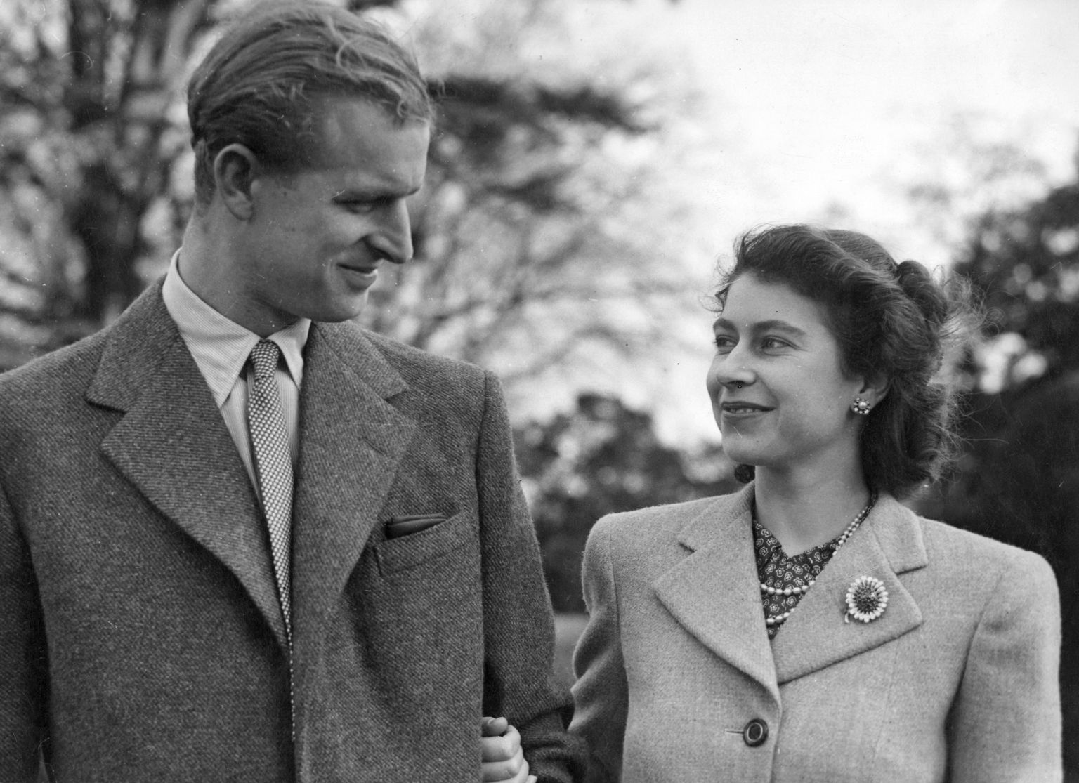Prints Philip (vasakul) ja kuninganna Elizabeth II (paremal).