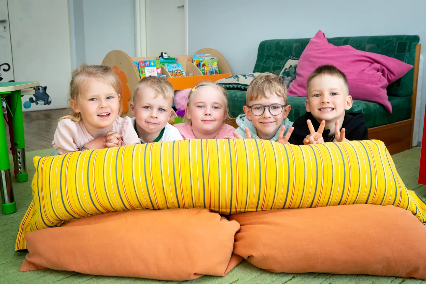 Naerusuu lasteaia Pipid ja Sipsikud: Keira Kõrgesaar, Hugo Aleksander Sarnet, Säde Sulg, Aksel Aeg ja Marten Igav.