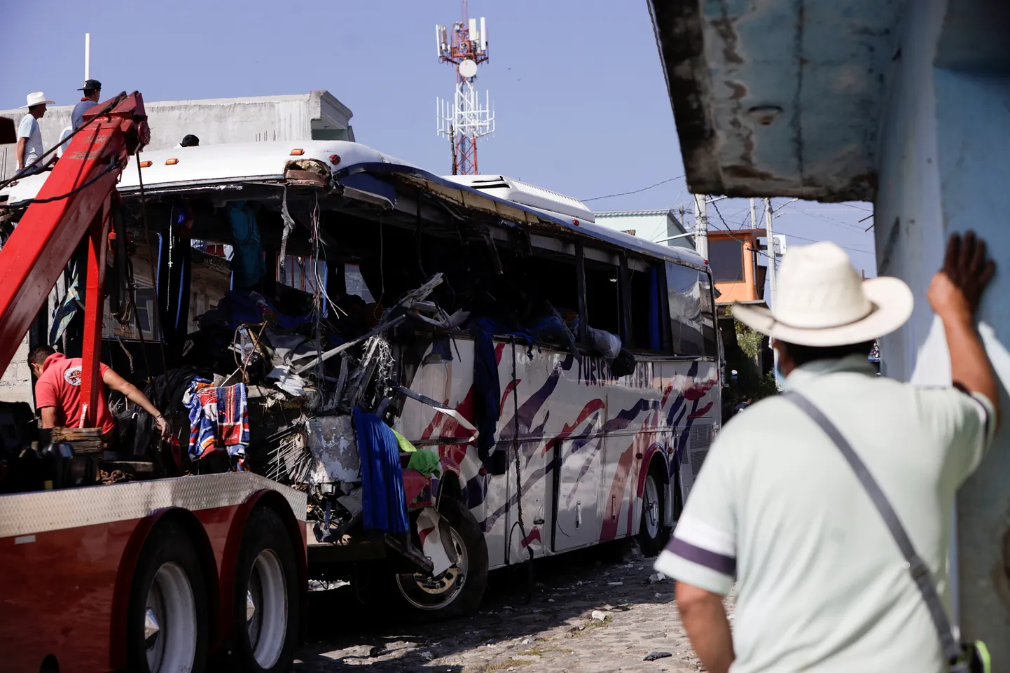 Maja ramminud buss, milles hukkus 19 inimest.