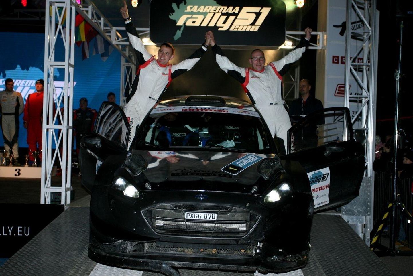 Georg Gross ja Raigo Mõlder kihutasid Saaremaa rallil võidule uue autoga.