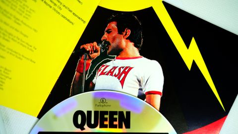 СЕНСАЦИЯ ⟩ Вы должны это услышать! Queen выпустила песню, записанную с Фредди Меркьюри более 30 лет назад