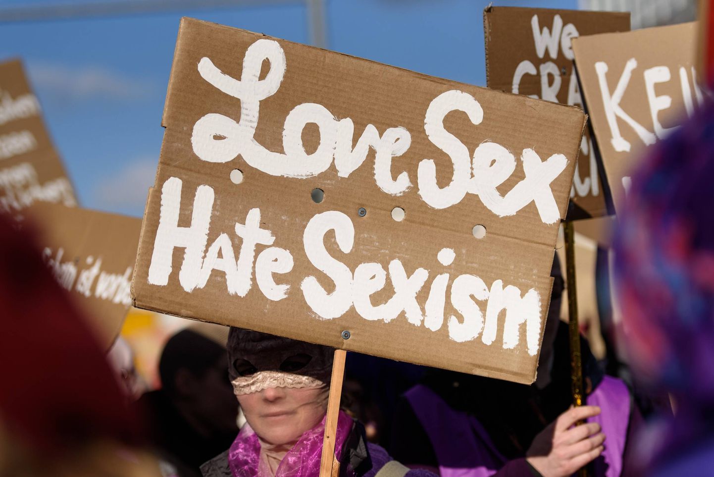 Meeleavaldus Berliinis 8. märtsil, kus nõuti rahvusvahelisel naiste päeval naistele rohkem võrdsust ning protestiti seksismi vastu.