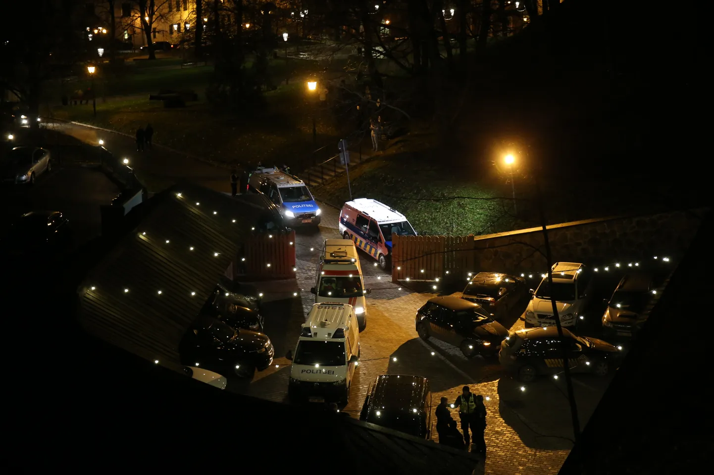 Politsei sõitis eile hilisõhtul lahutama kaklust Tartus püssirohukeldri juures.