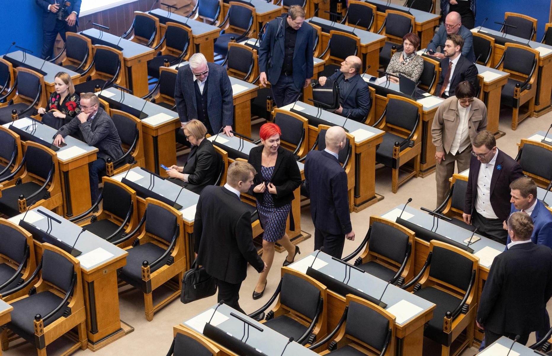 Riigikogu täiskogu istung aprillis