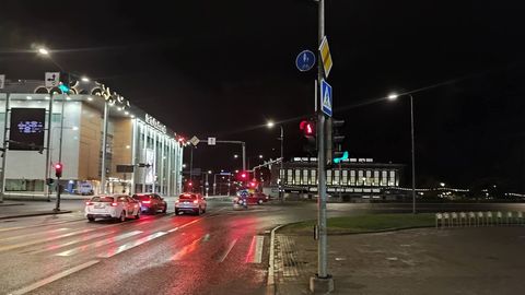 VAAT KUS LOPS! ⟩ Foor pööras end Tartu kõige suurema liiklusega ristmikul valepidi