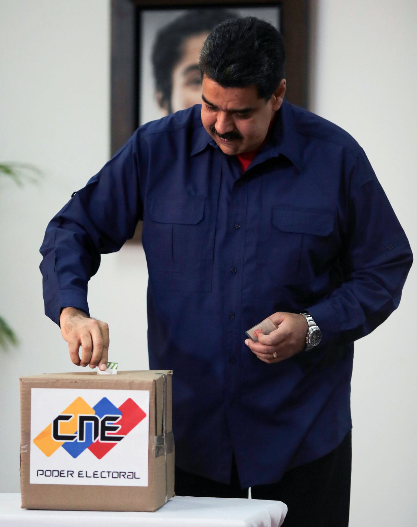 Venezuela president Nicolas Maduro hääletamas kohalikel valimistel.