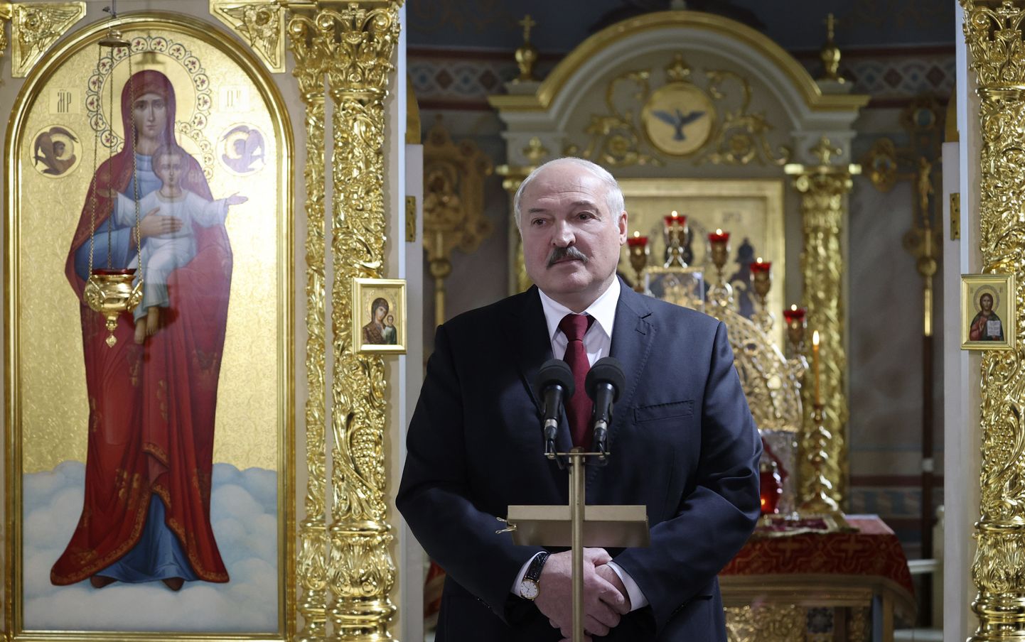 Lukašenka lihavõtteteenistusel 2. mail 2021.