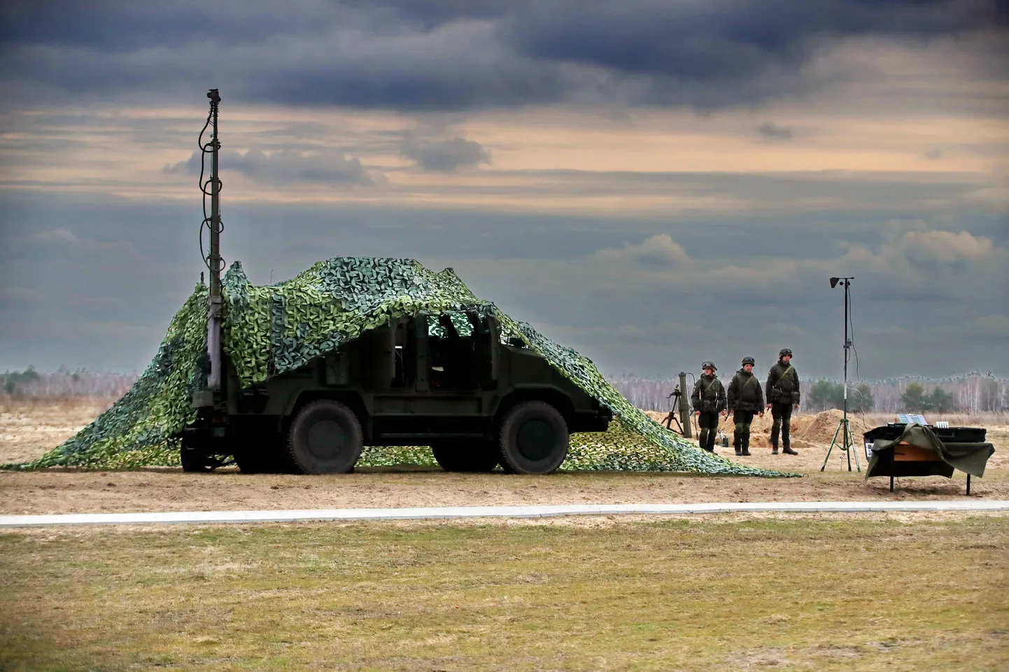 Ukraina sõjaväe tank õiget värvi peitevõrgu all. Foto on illustratiivne.