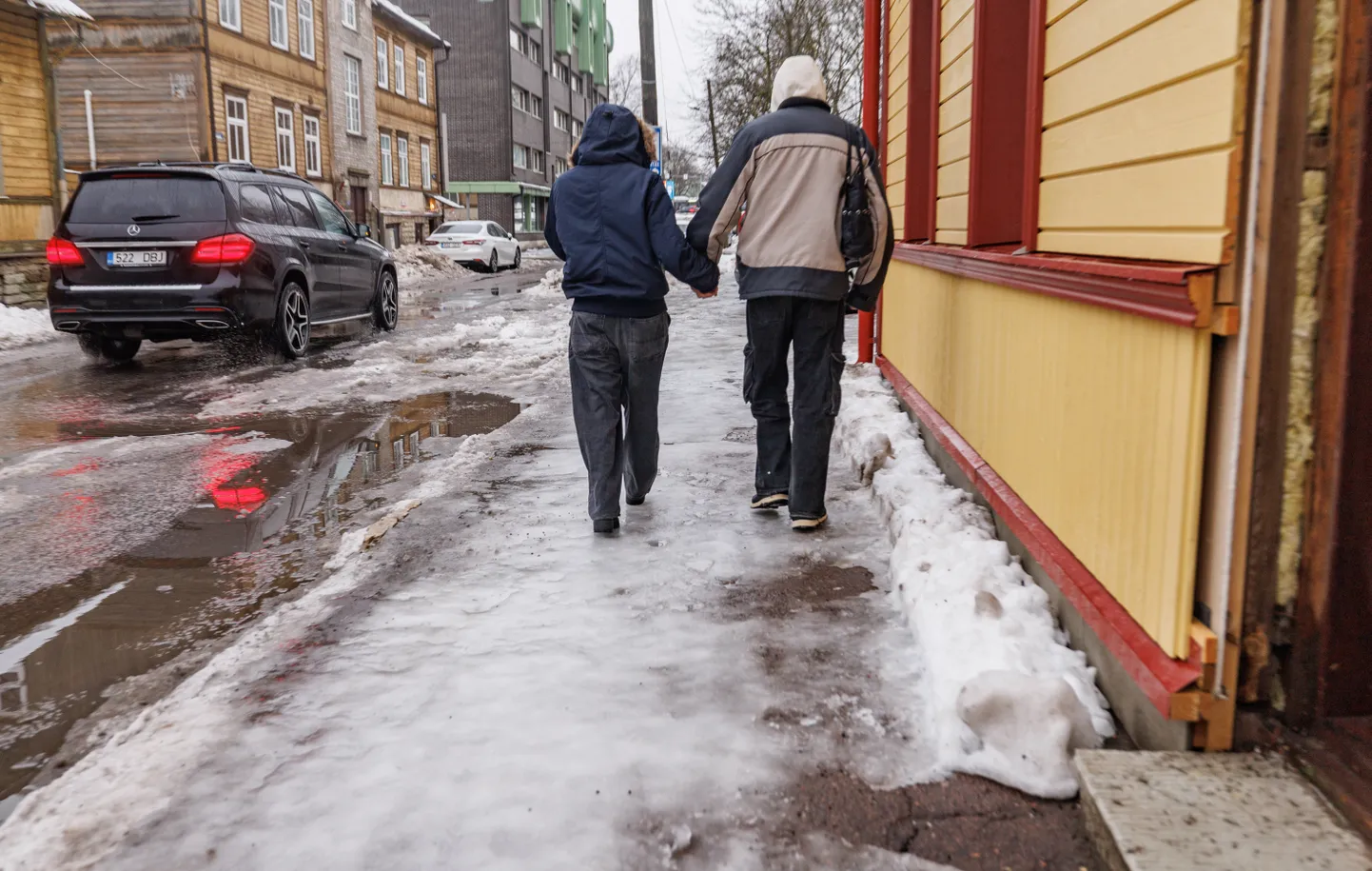 Sulailm ja libedus Tallinna kesklinna kõnniteedel.