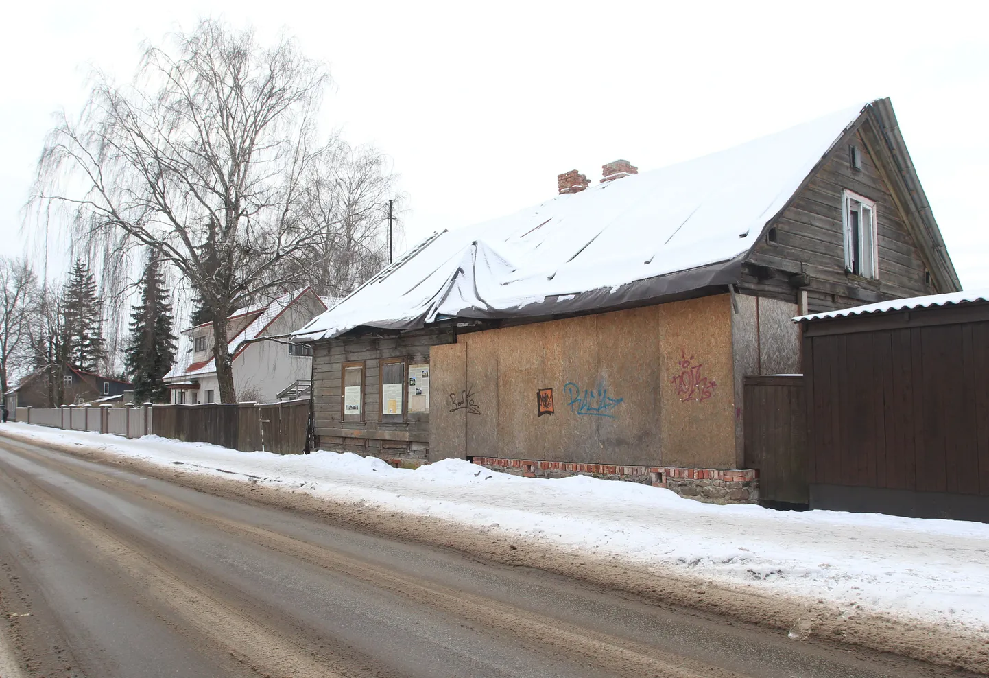 Mais selgub, kas kehvas seisus Aleksandri 41 maja sokkel ning palk- ja katusekonstruktsioonid saavad korda või mitte.