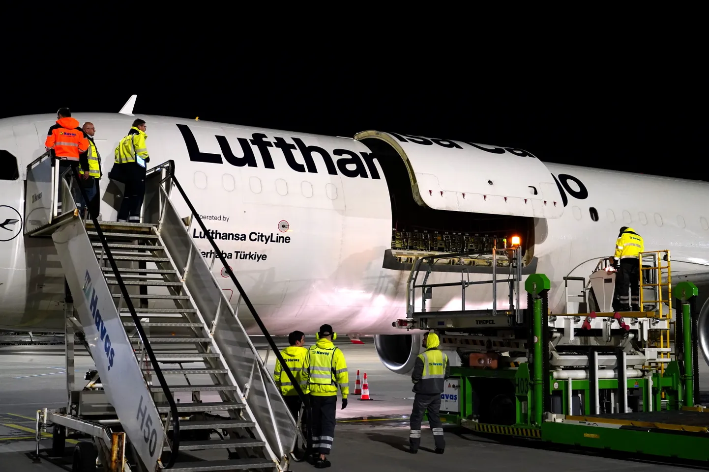 Самолет Lufthansa в Рижском аэропорту.