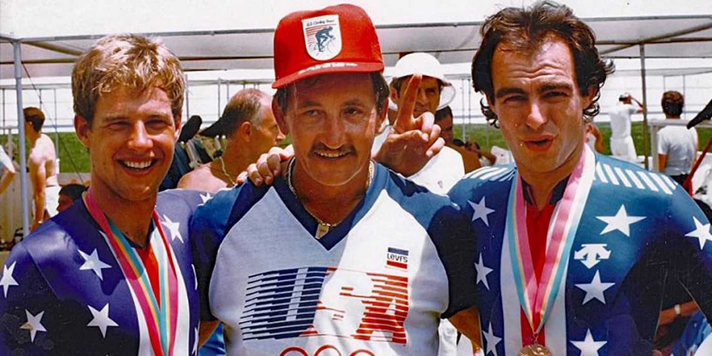 Edward Borysewicz (keskel) tegi endale nime USA jalgrattakoondises.