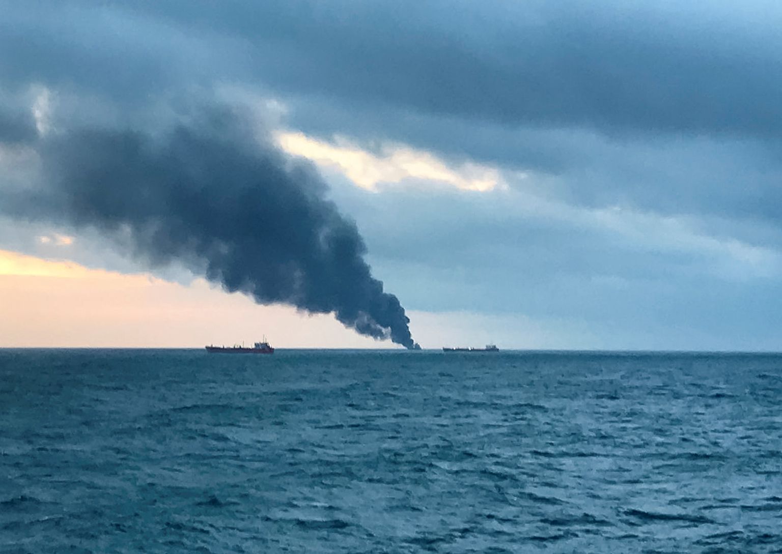 Взрыв на корабле в Керченском проливе