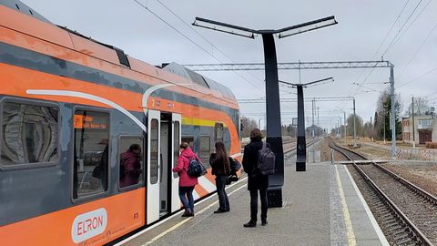 Elron: Idasuunal on rongiliiklus taristu lõhkumise tõttu peatunud