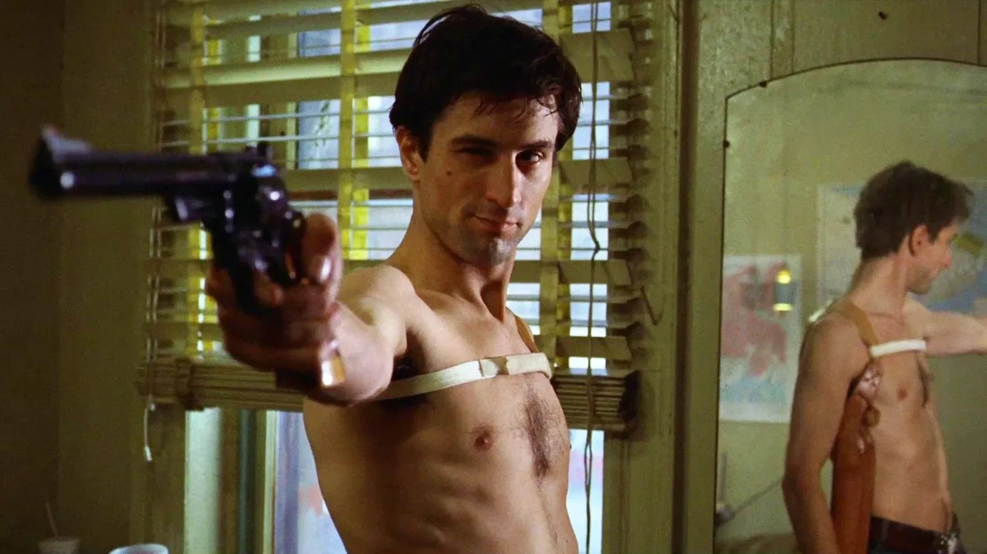 «Taksojuhi» apaatne peategelane Travis Bickle (Robert De Niro) näeb peegelpildis välja lõhestunud, kuid meenutab ka Jeesust ristil.