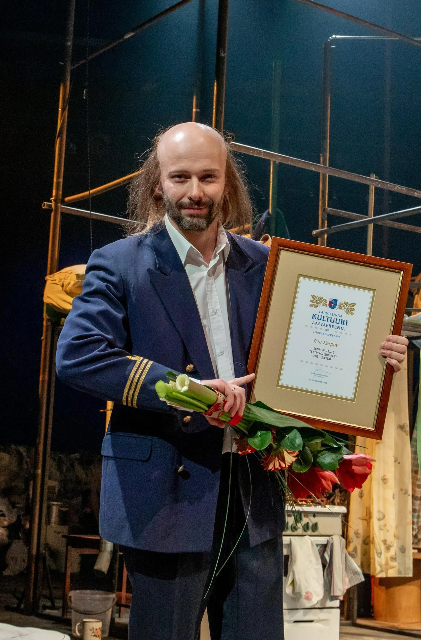 2021. aastal pälvis Pärnu loomingupreemia suurepäraste teatrirollide eest Sten Karpov.