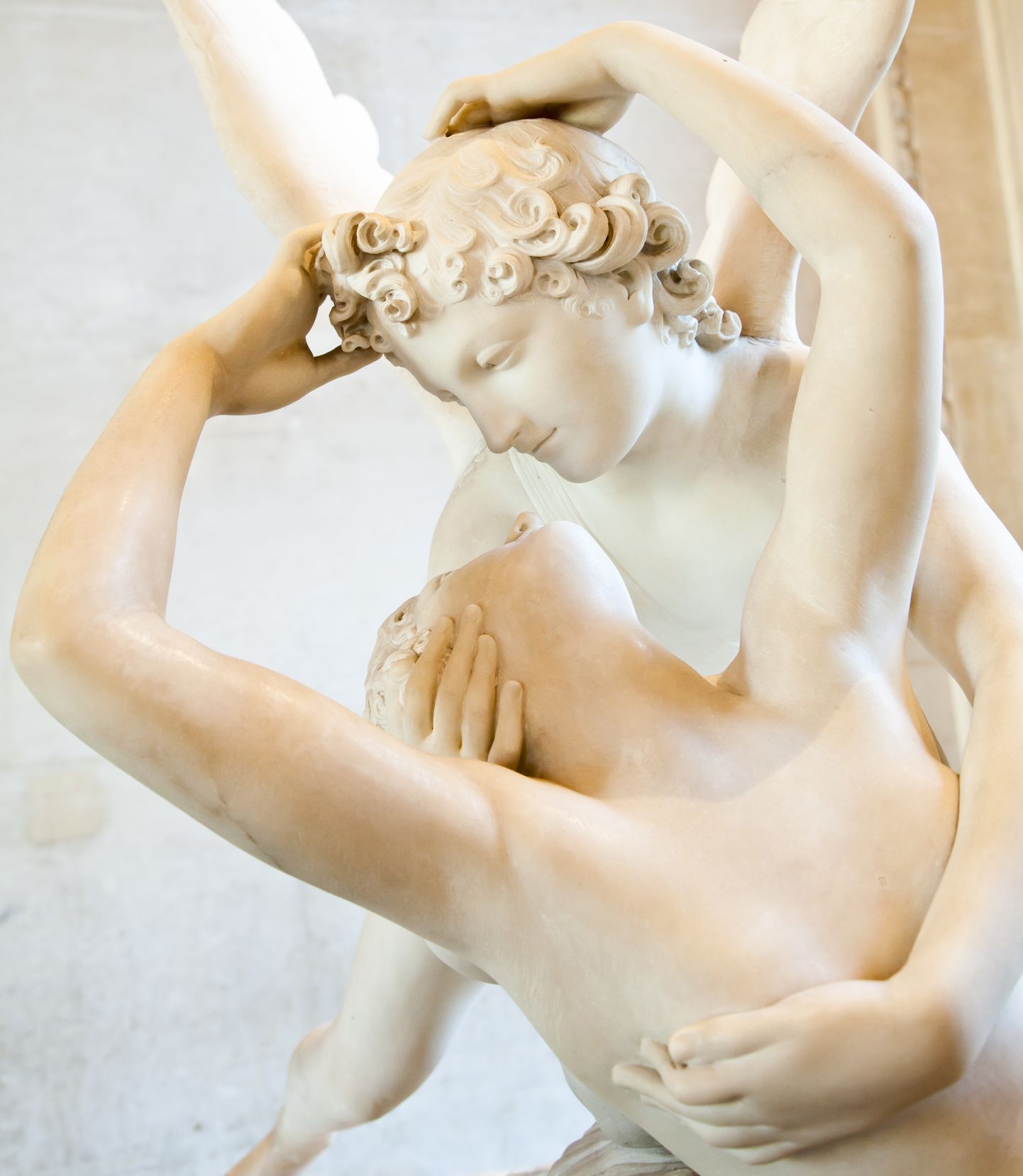 Koopia Antonio Canova 1787. aastal loodud skulptuurist «Eros elustab suudlusega Psychet».
