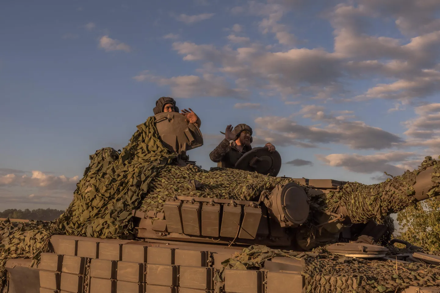 Ukraina sõjaväelased tankiga T-72 Sumõ oblastis.