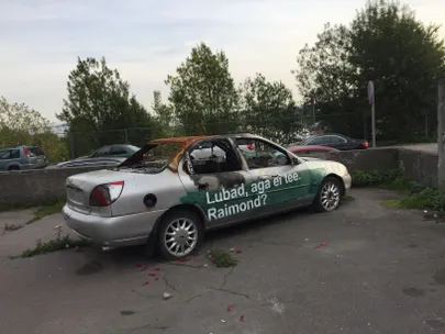 Autoromu Jahu tänaval.